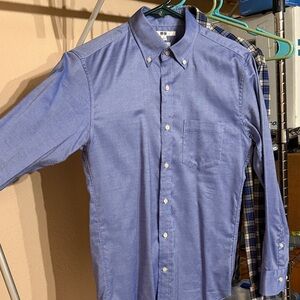 Uniqlo Light Blue Casual Button-Down Shirt